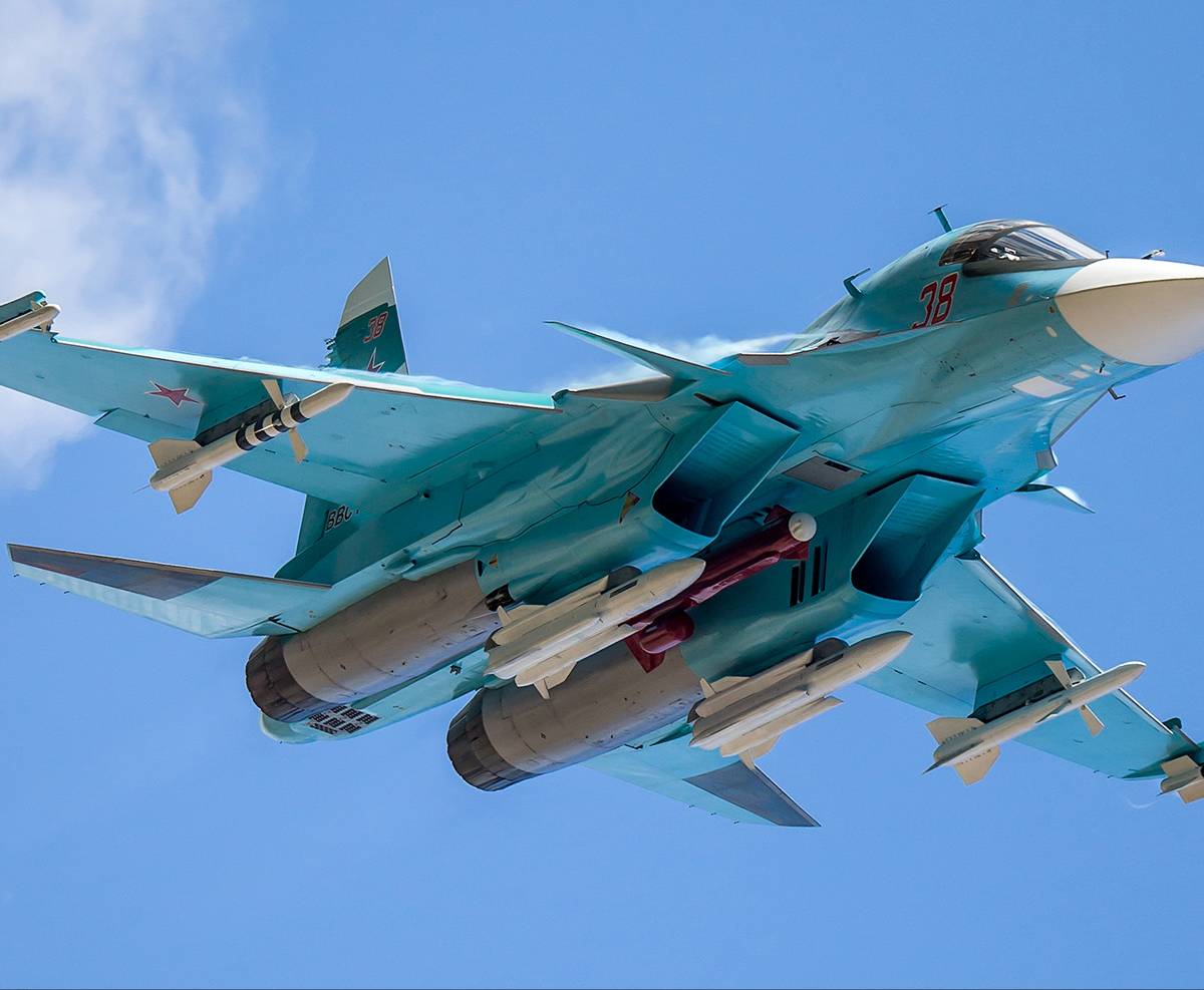 Экипажи Су-34  отработали вывод бомбардировщиков из-под удара