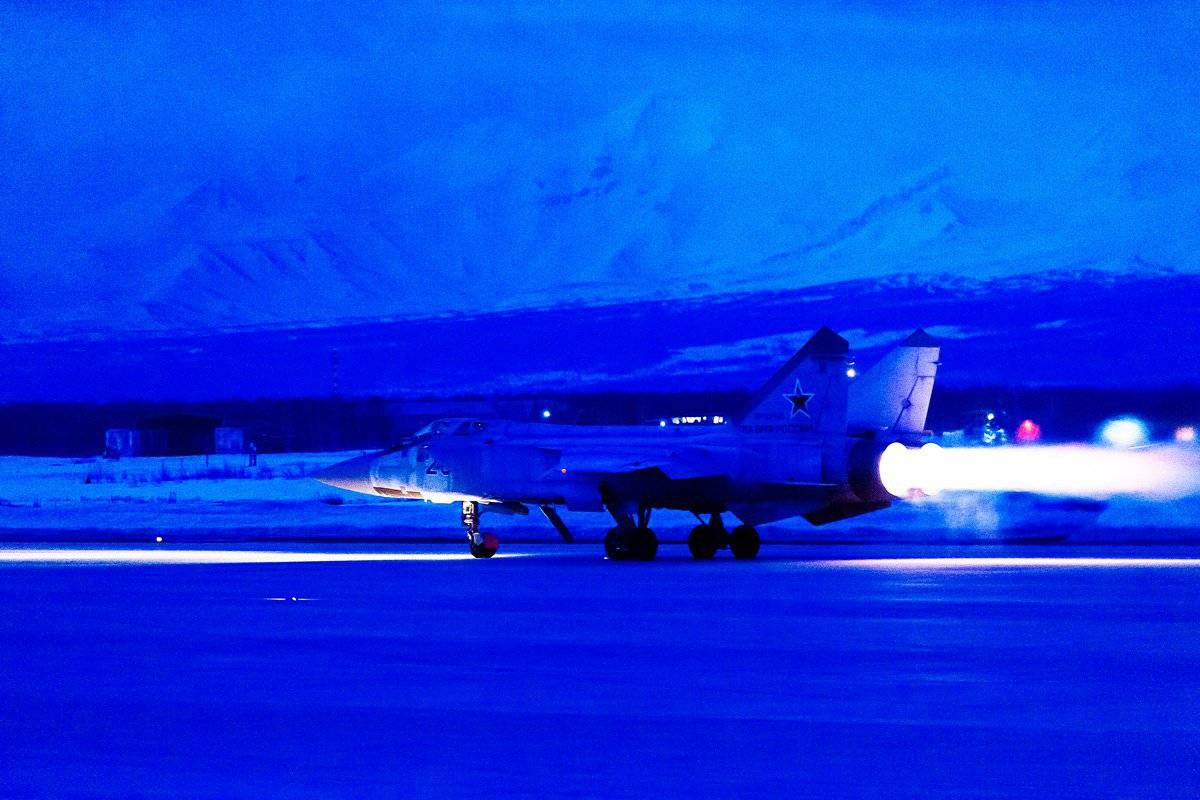МиГ-31 ТОФ перехватывали "противника" в ночном небе Камчатки