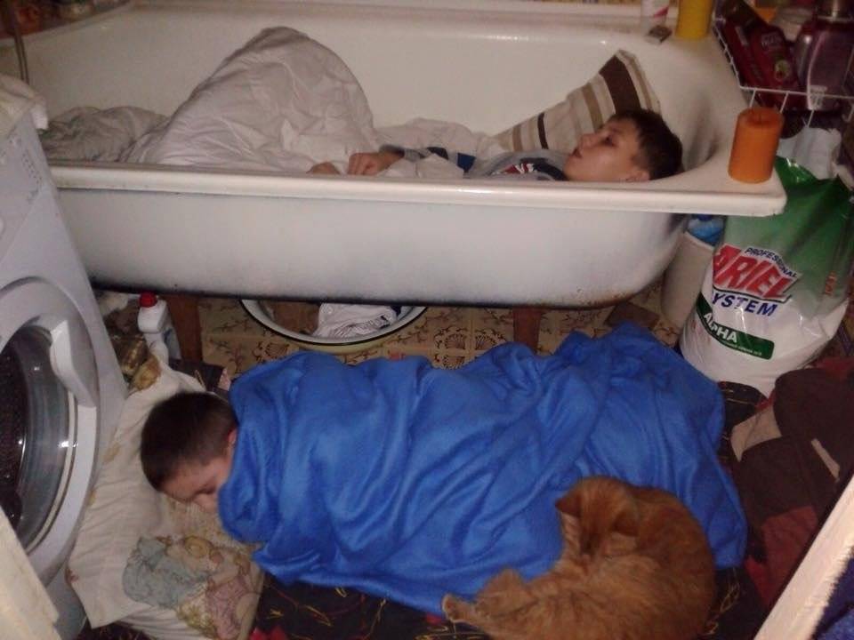 Дети Донбасса спят в ваннах, прячась от пуль ВСУ