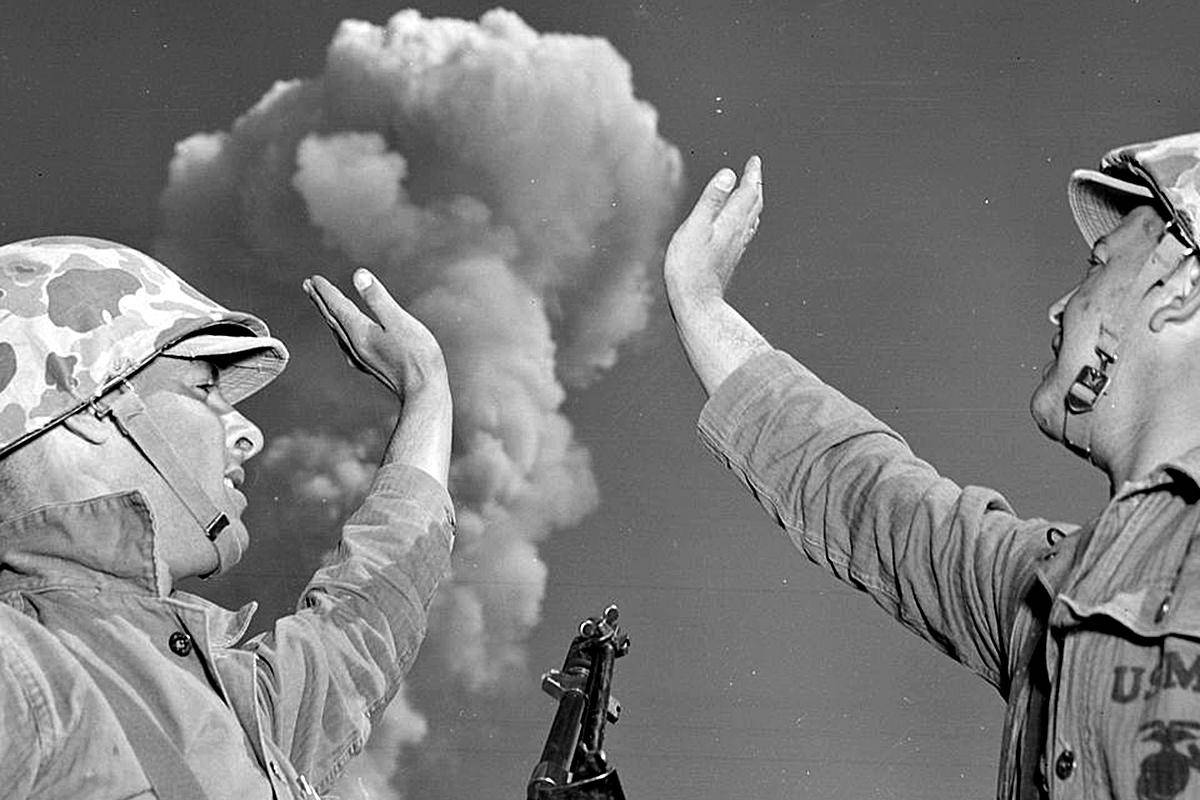Как американских солдат учили любить атомную бомбу