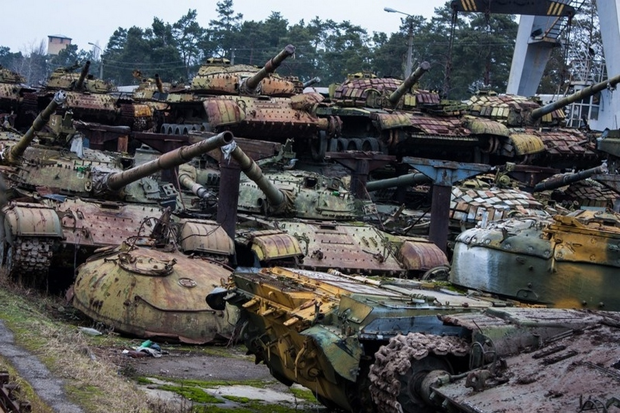 Ни ездить, ни стрелять – новые рации превратили украинские танки в хлам