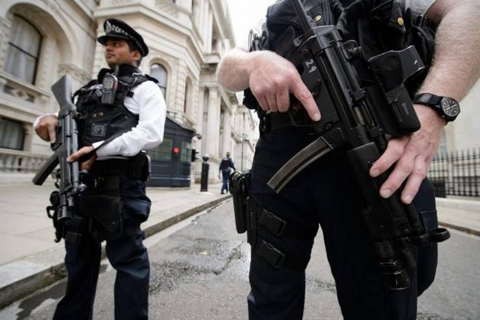В Британской полиции задумались о вооружении своих офицеров