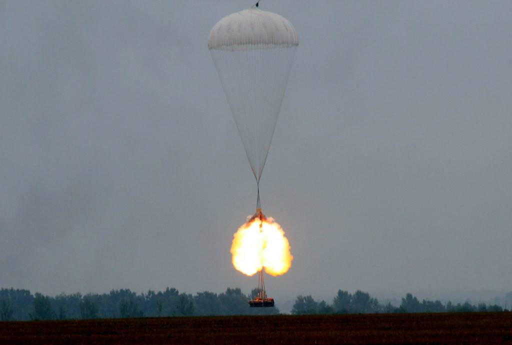 Сверхточное десантирование: Россия создаст управляемую парашютную платформу