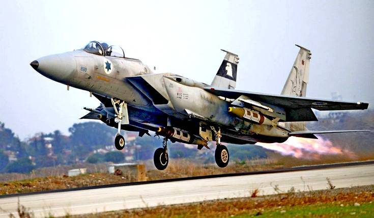 Израильские самолеты уничтожили военный конвой в Сирии