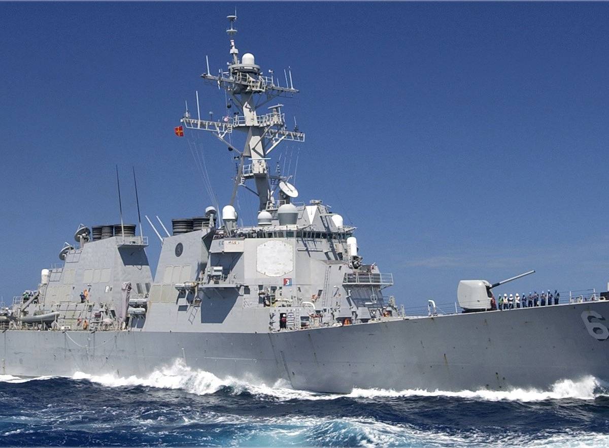 Ракетный эсминец ВМС США «Карни»покинул Черное море