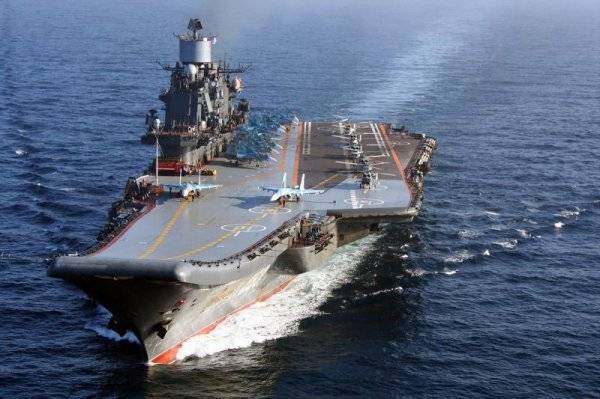 "Адмирал Кузнецов" посмеялся над кораблями НАТО