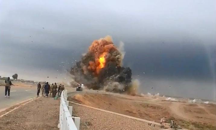 Бабах в Аль-Бахе: шахид-мобиль разметал тонны техники и десятки боевиков
