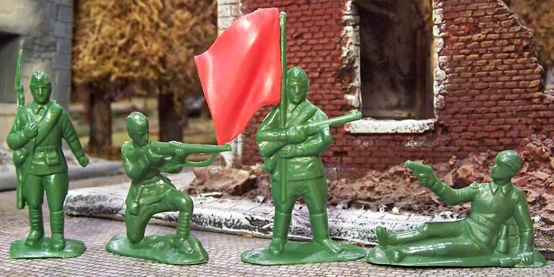Детская ностальгия и недетские скандалы: солдатики страны Советов