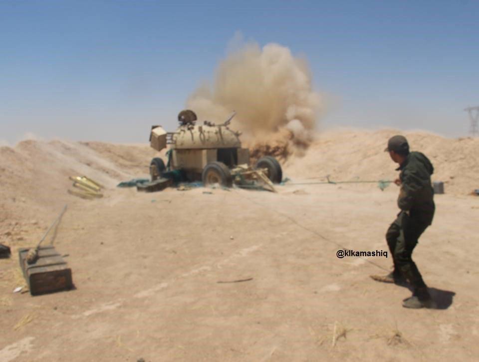Необычный танк-прицеп со свалки заметили на границе Ирака с Сирией