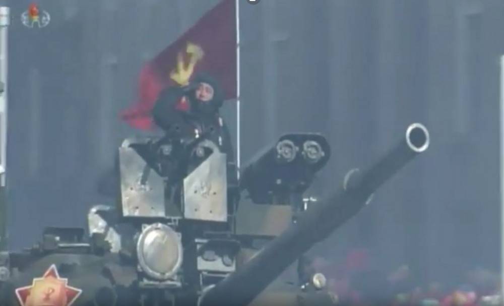 В КНДР показали танк - "комбайн смерти"