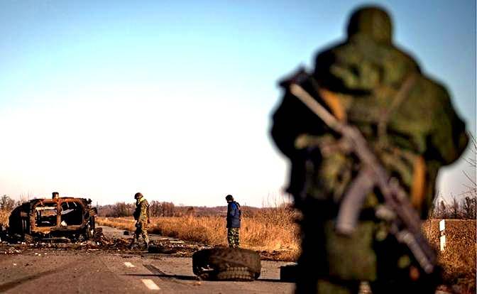 Раскрыта военная тайна: Бойцы ВСУ вооружают ополченцев Донбасса