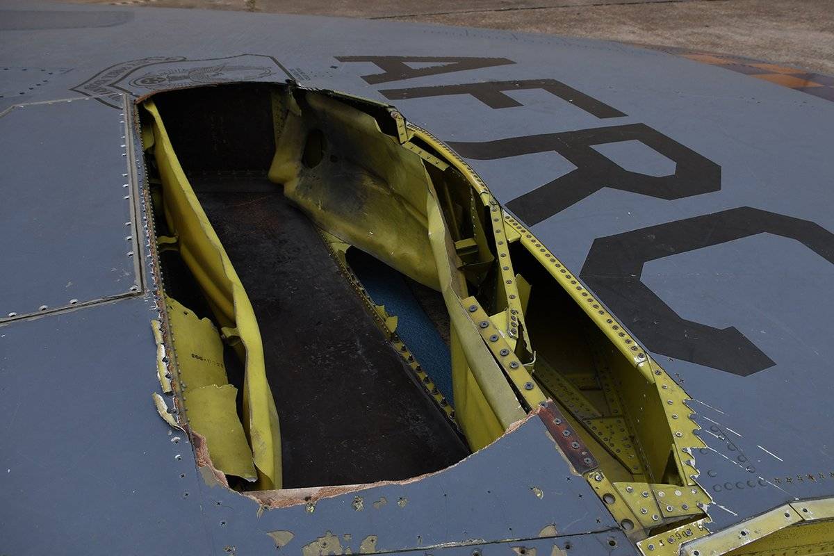 В США молния пробила дыру в стратегическом бомбардировщике B-52