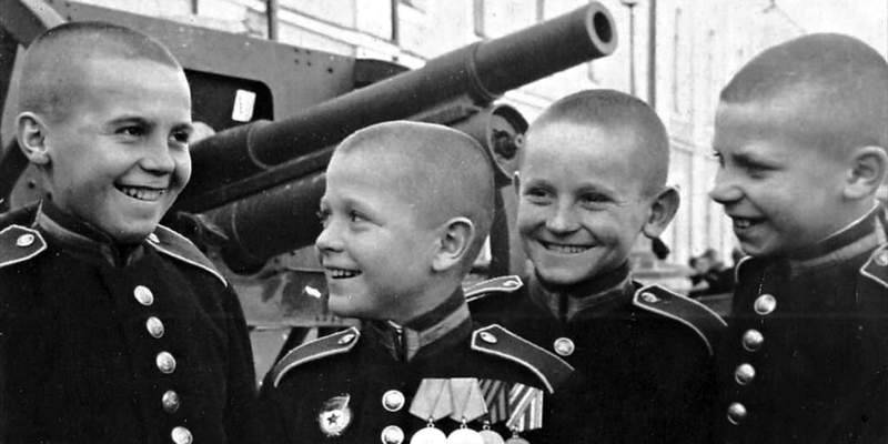 Советские кадеты против перуанских: "псы" или дети?