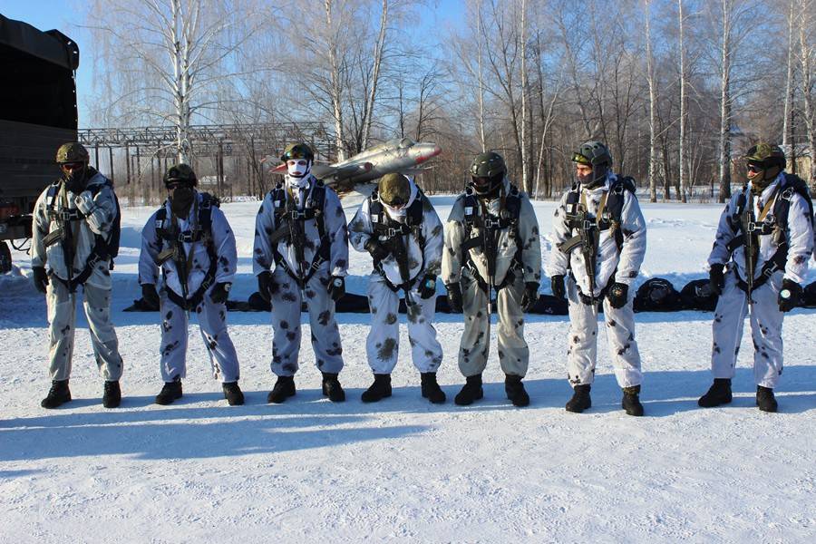 Без шума и пыли: российские разведчики десантировались в Самарской области