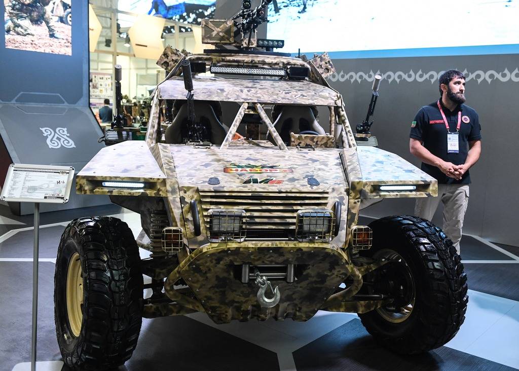 В Грозном представили боевую машину спецназа «Чаборз-6»