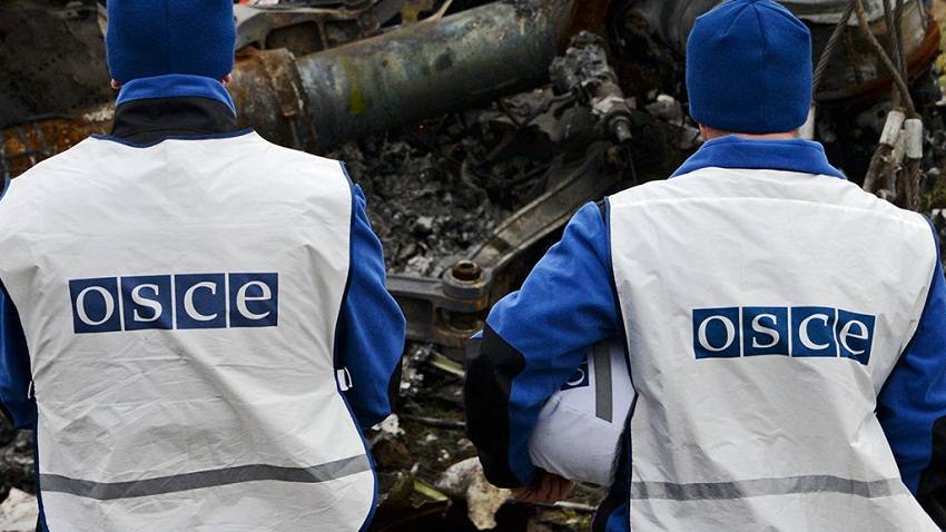 Взрывы и обстрелы на Донбассе: ОБСЕ в покинула базу в Попасной