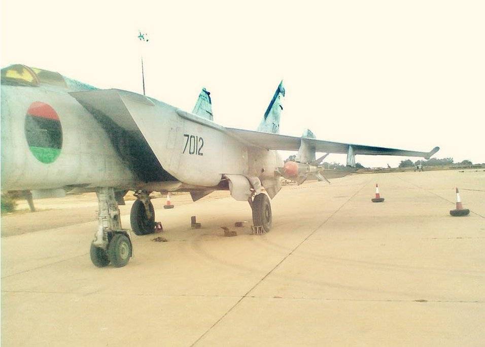 Боеспособную "Летучую лисицу" МиГ-25 заметили в Ливии
