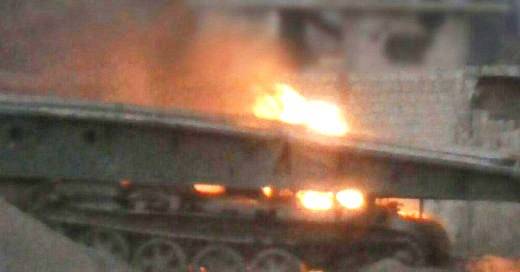 Сирия: штурмовые "мостовые" танки горят и тонут в каналах
