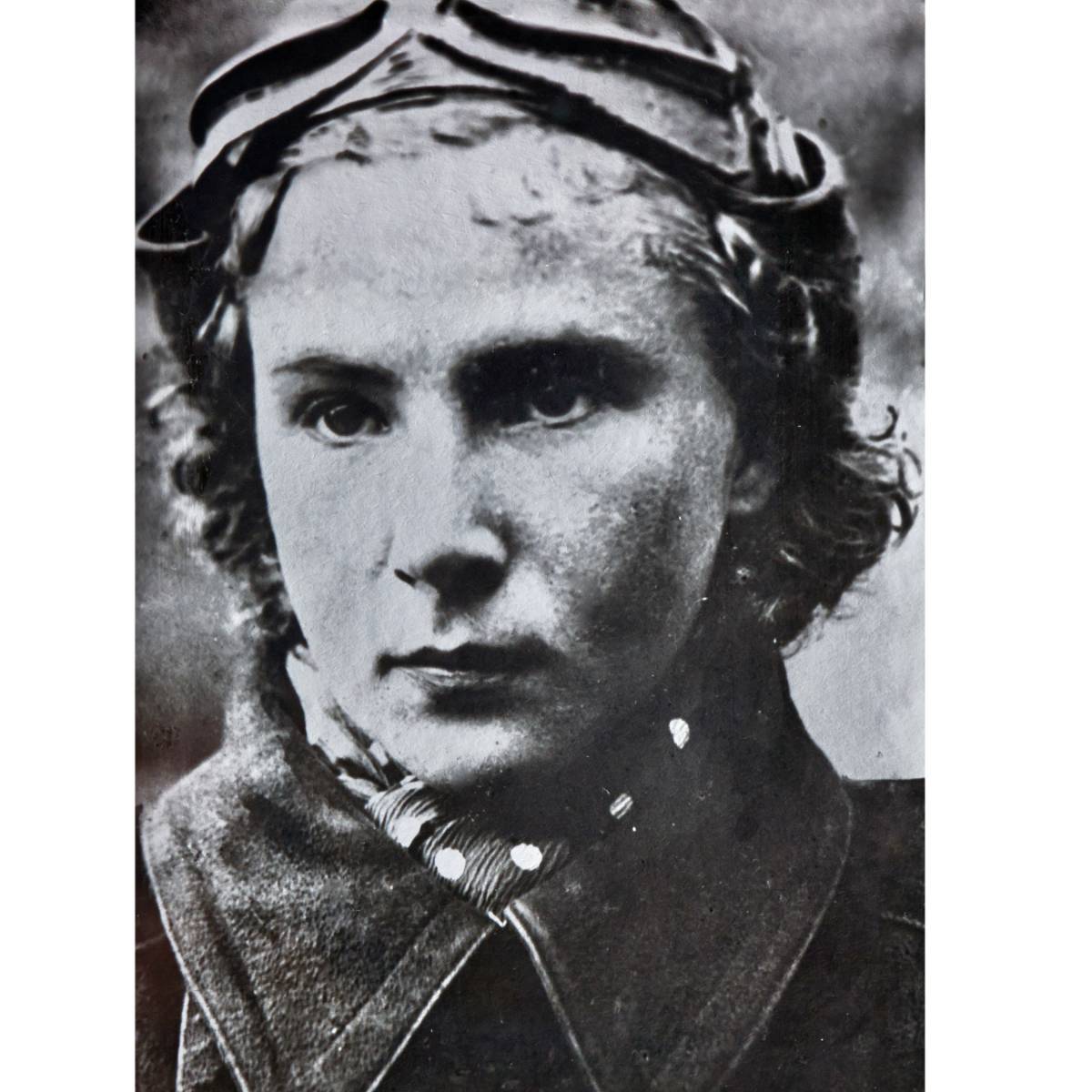 Белая лилия Сталинграда — юная советская лётчица против фашистских асов