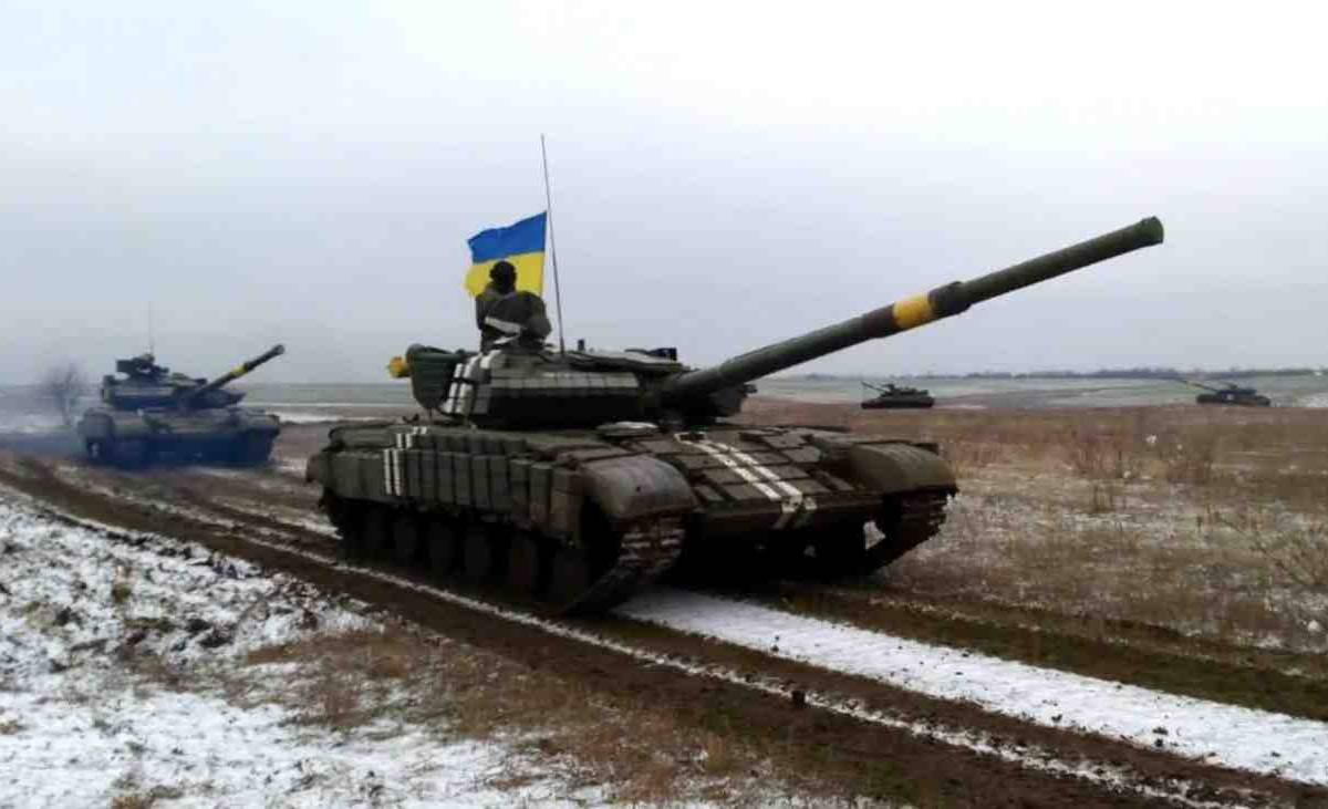 Все ближе к границам Донецка: ВСУ стягивают танки к линии соприкосновения