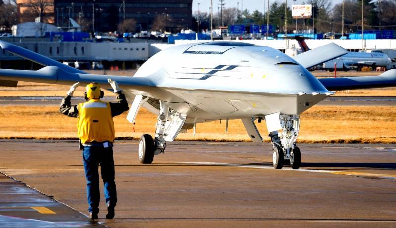 Летающая канистра: США показали новейший дрон-заправщик