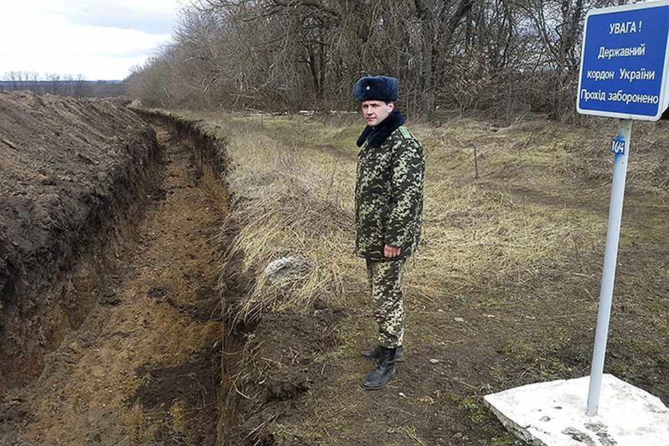 Киев признал: "в случае чего" стена на границе с Россией не спасет