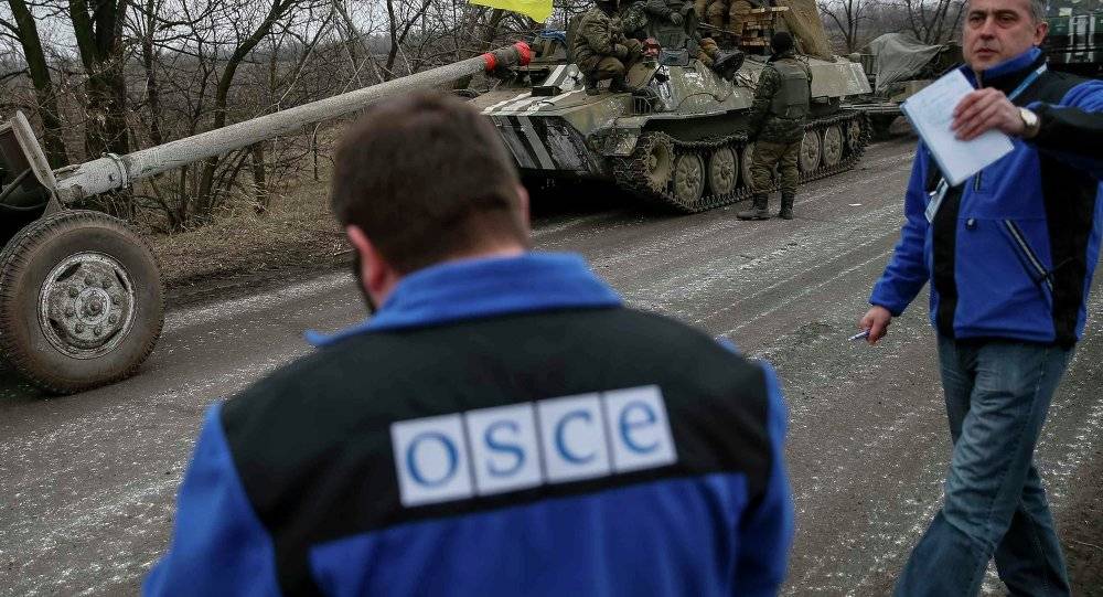 ОБСЕ: В Донбассе ВСУ размещают военную технику возле жилых домов