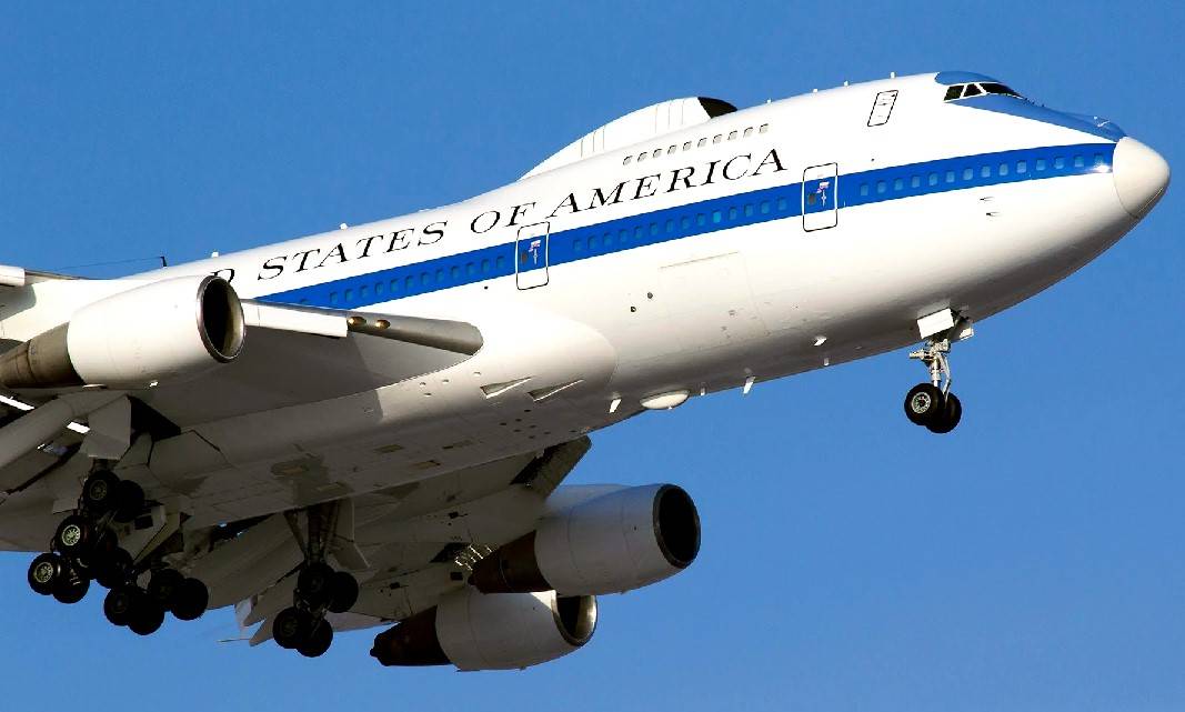 В преддверии столкновения: США подняли в воздух самолет «судного дня»