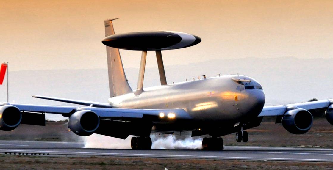 Американские самолеты AWACS начали разведку целей перед ударом
