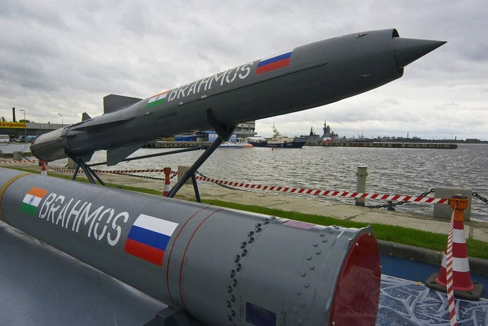 Российско-индийскую "Брамос" назвали одной из лучших крылатых ракет в мире