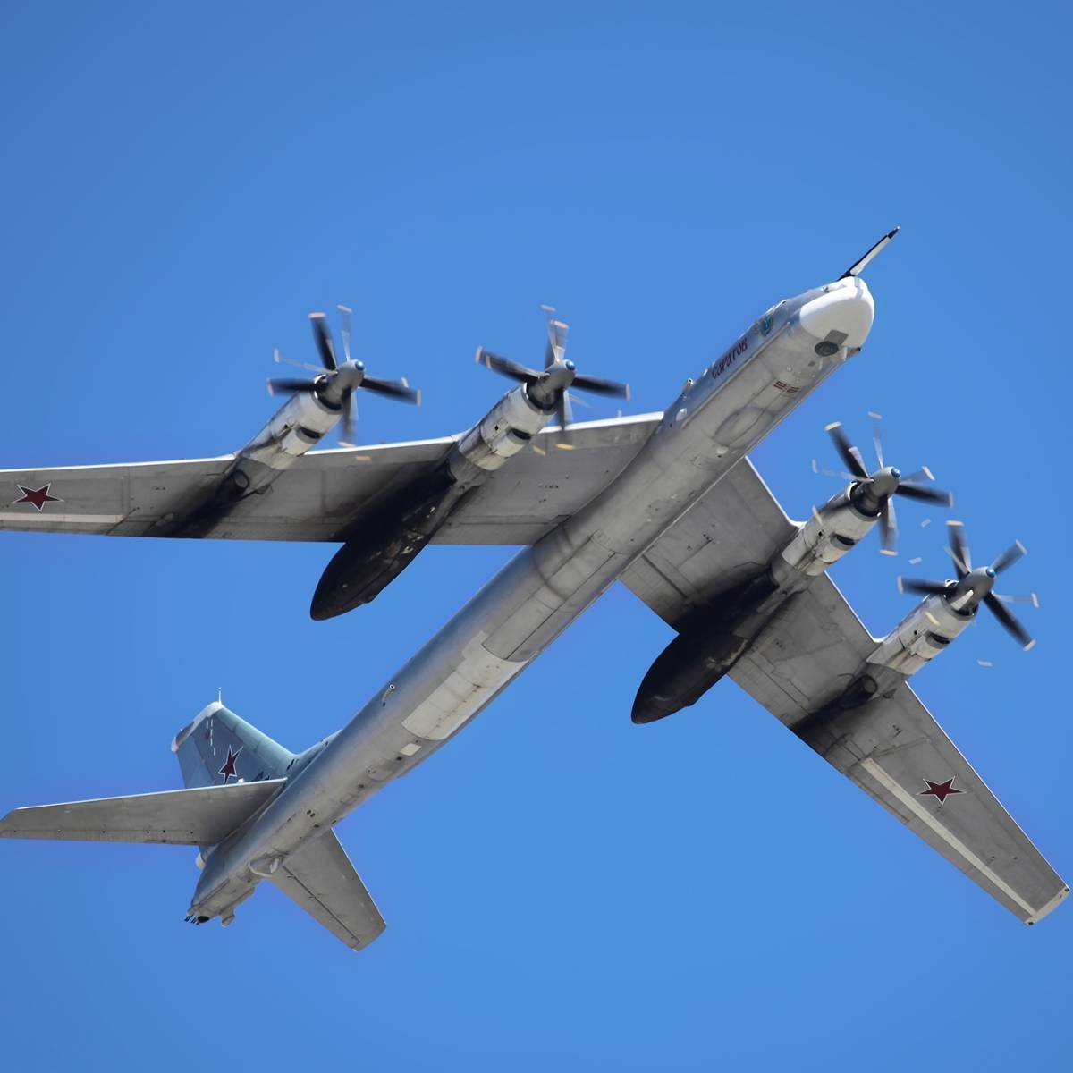 Названия бомбардировщиков. Ту-95 МС бомбардировщик. Стратегический бомбардировщик ту-95мс. Бомбардировщик медведь стратегический ту-95. Бомбардировщик-ракетоносец ту-95мс.