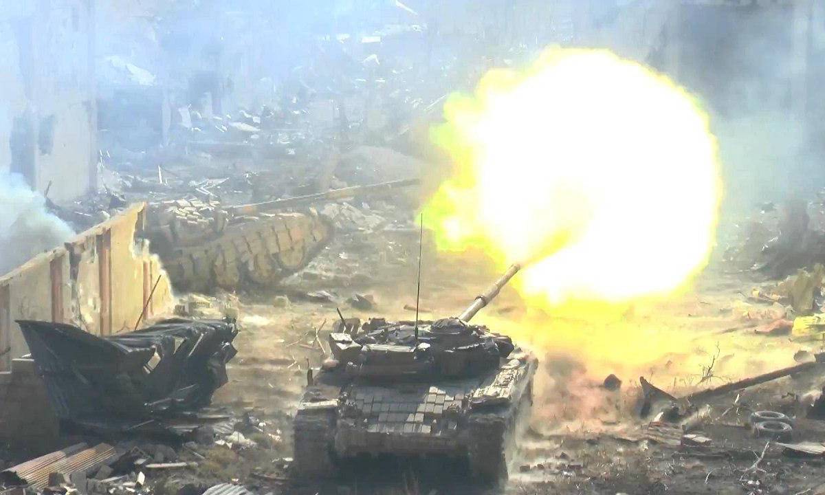 Артиллерийский обстрел и танковая атака САА на боевиков попала на видео