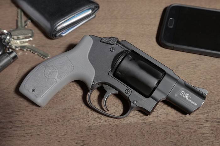 Компания Smith&Wesson выпустила версию револьвера M&P Bodyguard 38 без ЛЦУ