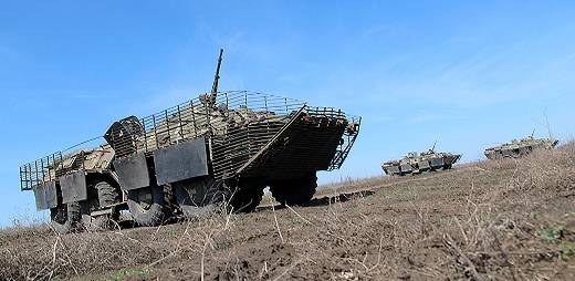 Украинские "реактивные" Т-80БВ и БТР-80 "попали за решетки"