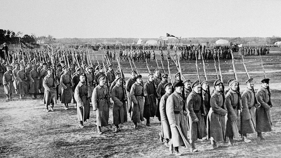 100 лет назад в Советской России прошел первый военный парад