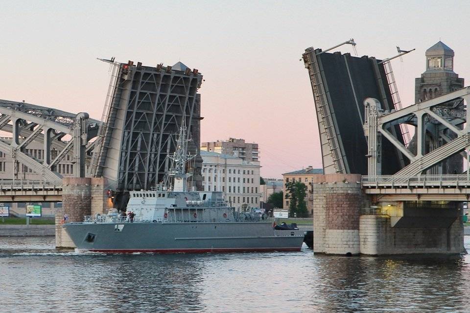 «Эльбрус», «Иван Антонов» и другие: ВМФ РФ готов получить 10 новых судов