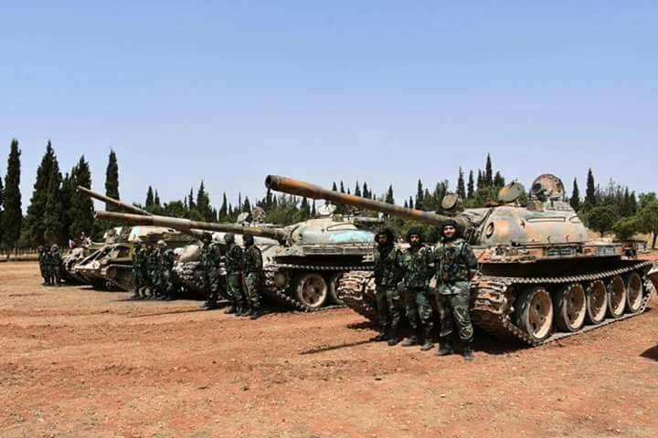 Шилки, танки и не только: боевики сдаются в Хомсе, кадры сданного арсенала