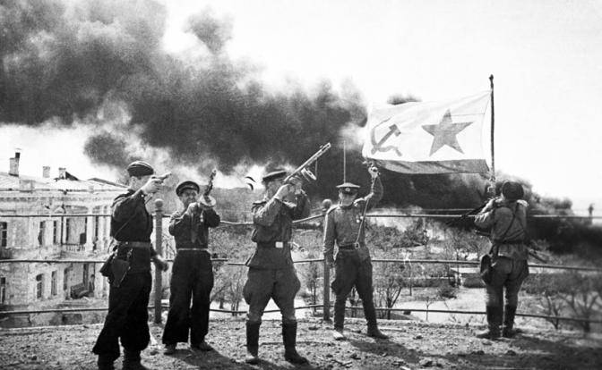 Крымская катастрофа Гитлера: Где горы русских трупов и победы Вермахта?