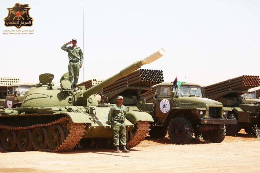 Из-за нехватки танков в Ливии начали восстанавливать Т-62