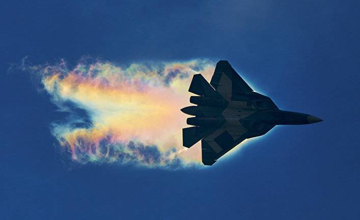Российский Су-57 против американского F-22. Кому достанется победа?