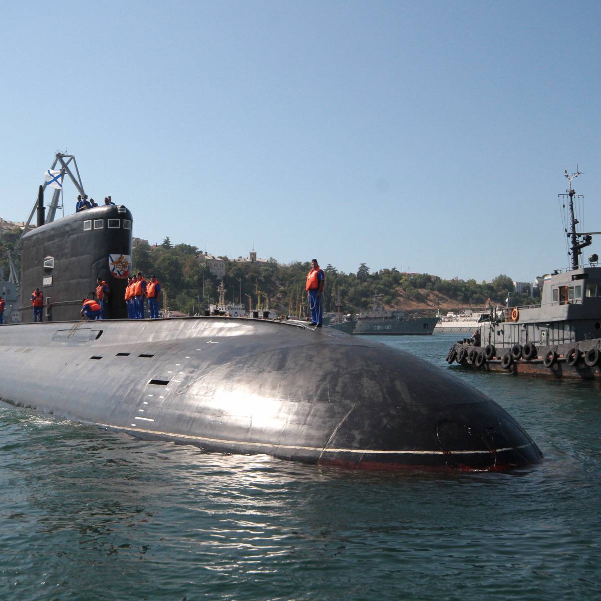 Корабли ВМФ с ракетами "Калибр" будут нести вахту в Средиземном море