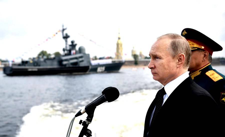Путин ржавеющему флоту: «По местам стоять!»