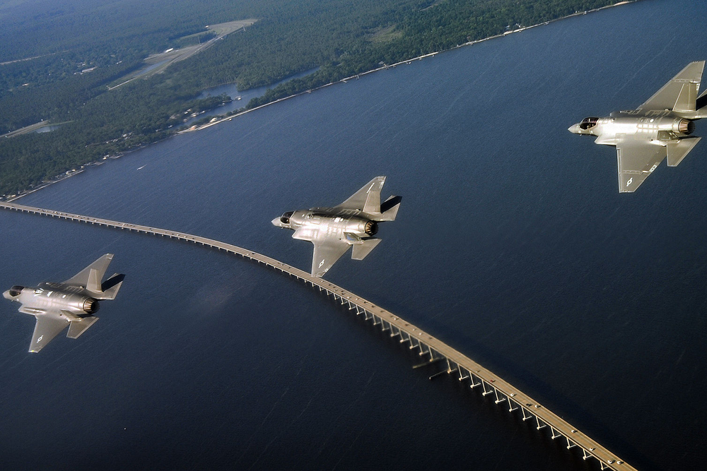 Не долетит до цели: в США F-35C раскритиковали за малый боевой радиус
