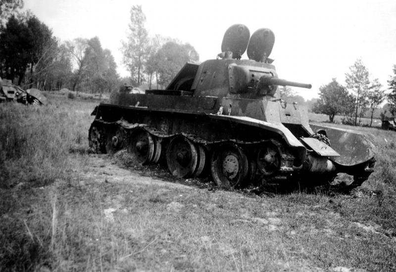 Бой Т-34 и БТ-7 с «Артштурмами» и Т-3: потери 8 наших и 5 немецких машин