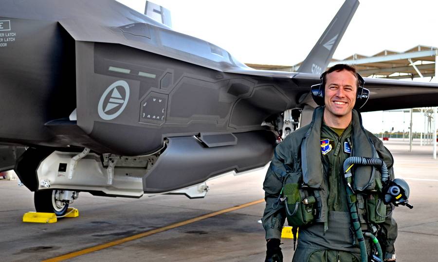 Лётчик-испытатель поведал о бешеной эффективности F-35