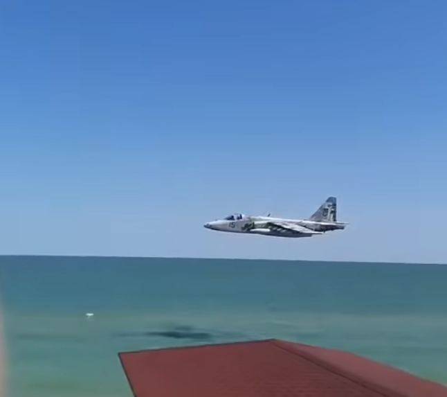 Отдыхающих в Кирилловке на Азовском море испугал штурмовик Су-25