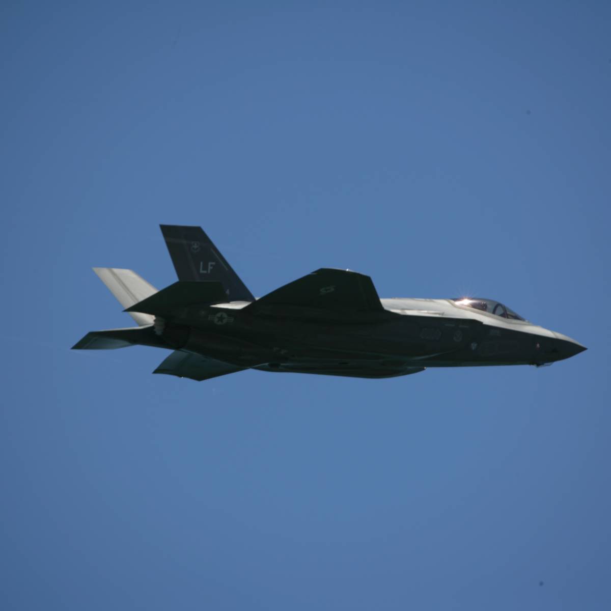 Британия получила первые истребители F-35B из США