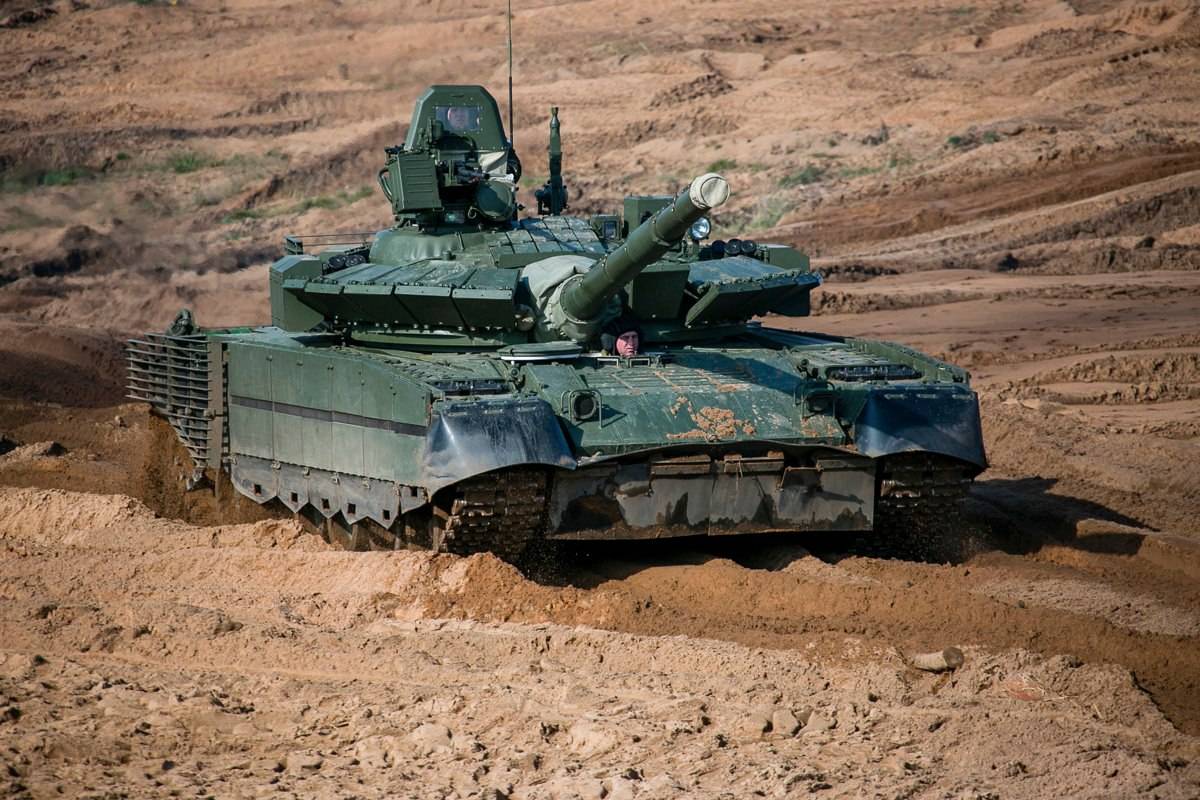 Танкисты Северного флота начали осваивать новые Т-80БВМ