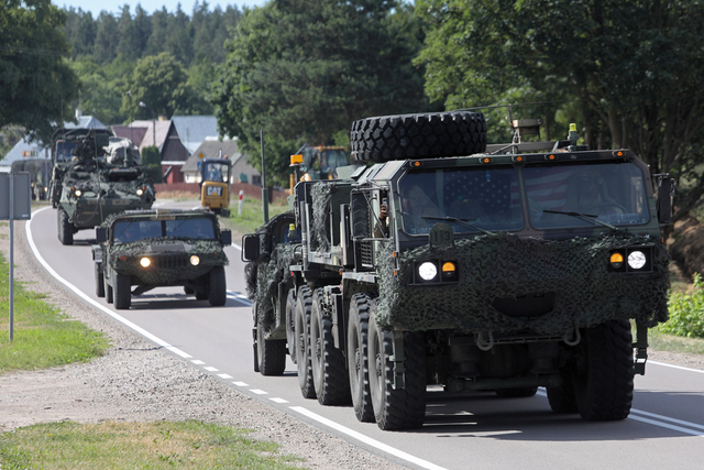 Что употребляют американские военные управляя бронетехникой?