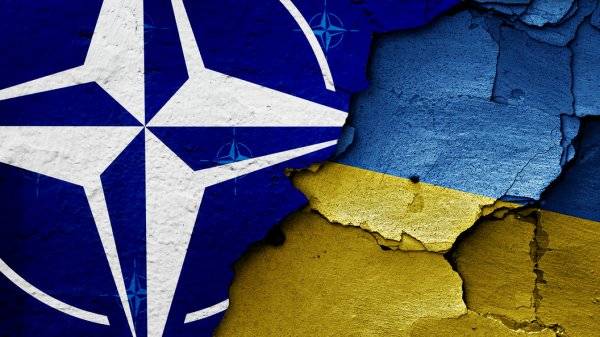 США подталкивают Украину к потере государственности
